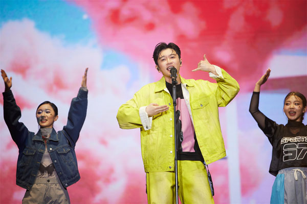苏有朋巡演北京站经典重现 明星好友惊喜到场引追剧回忆 (1).jpg
